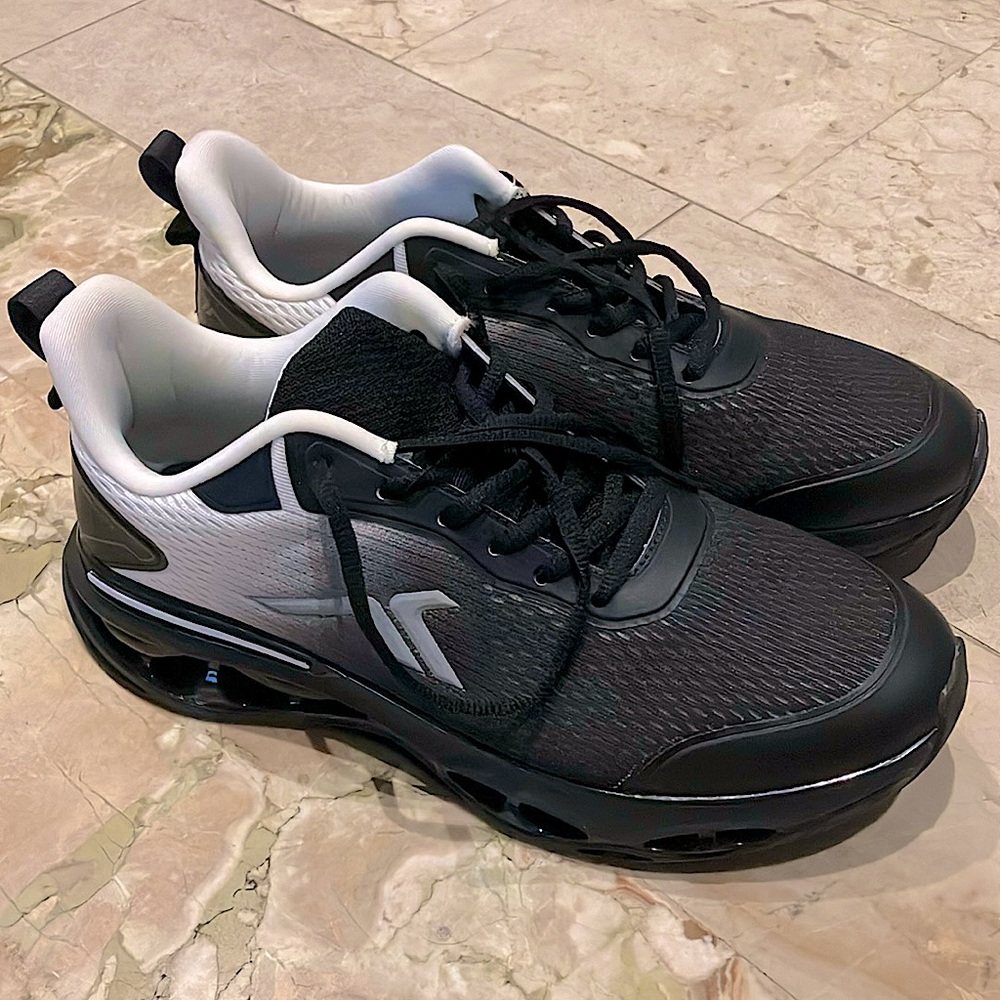 Selling my "Tenth" trainers from a popular Spanish shoe chain called Decimas!